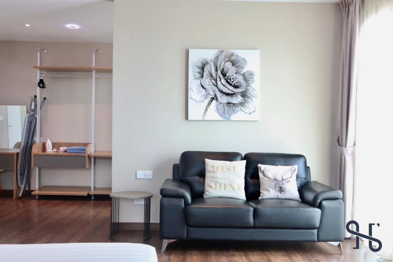 Homesuite' At Riverson Soho Apartment *