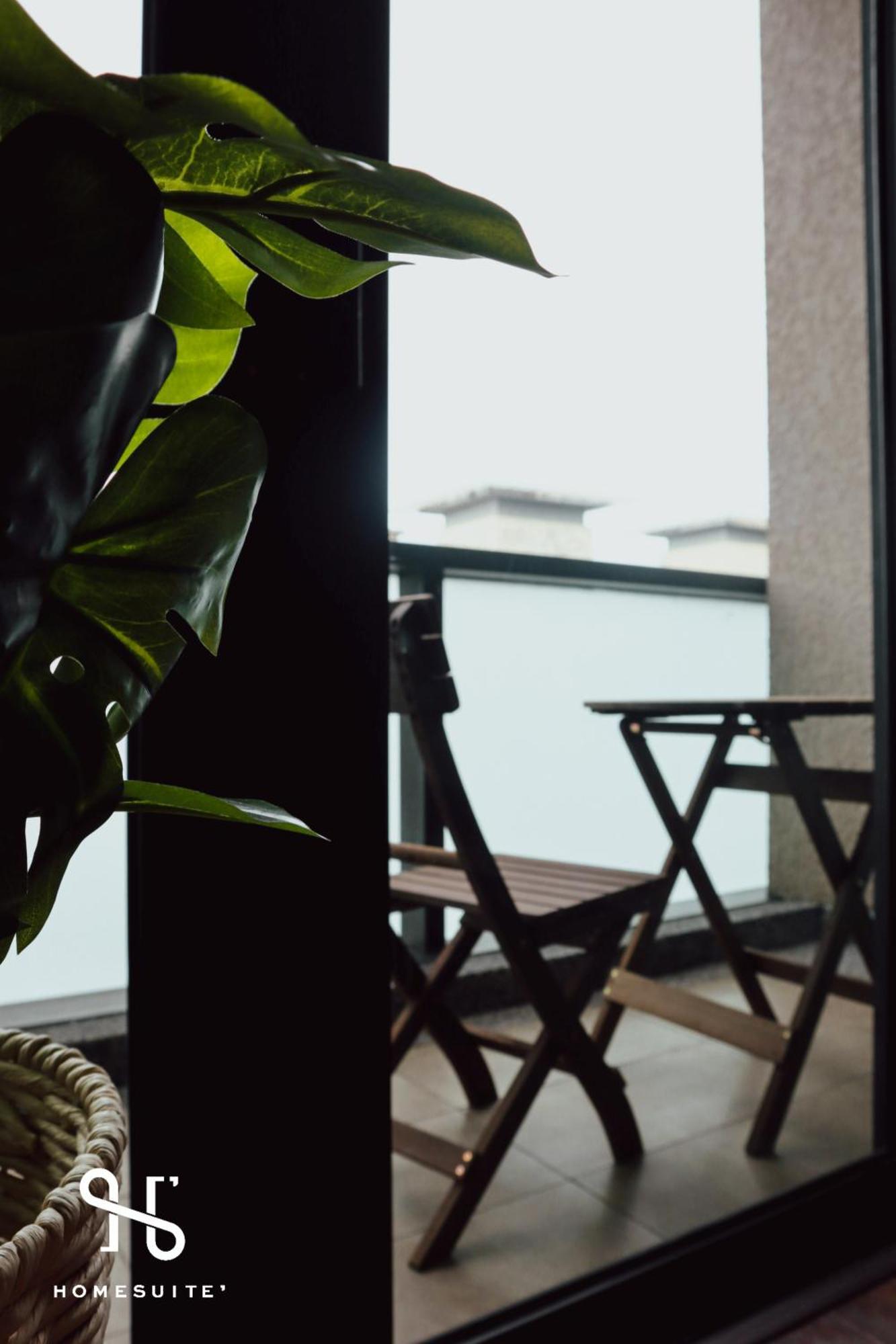 Homesuite' At Riverson Soho Apartment *